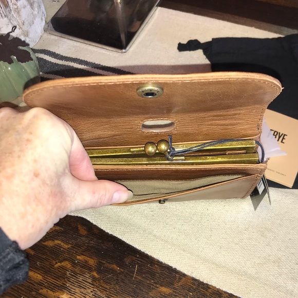 ⭐️ SALE ⭐️ NWT Frye Melissa Leather Clip Purse Wallet Retail $178 - Picture 12 of 13